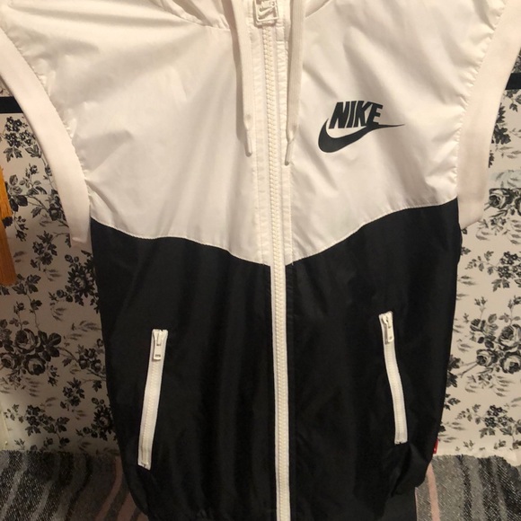 *SOLD ON MERCARI* Nike windbreaker vest - Picture 2 of 6